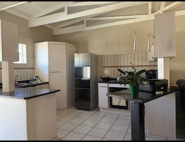 3 BEDROOM TOWNHOUSE FOR SALE IN WATERVAL EAST